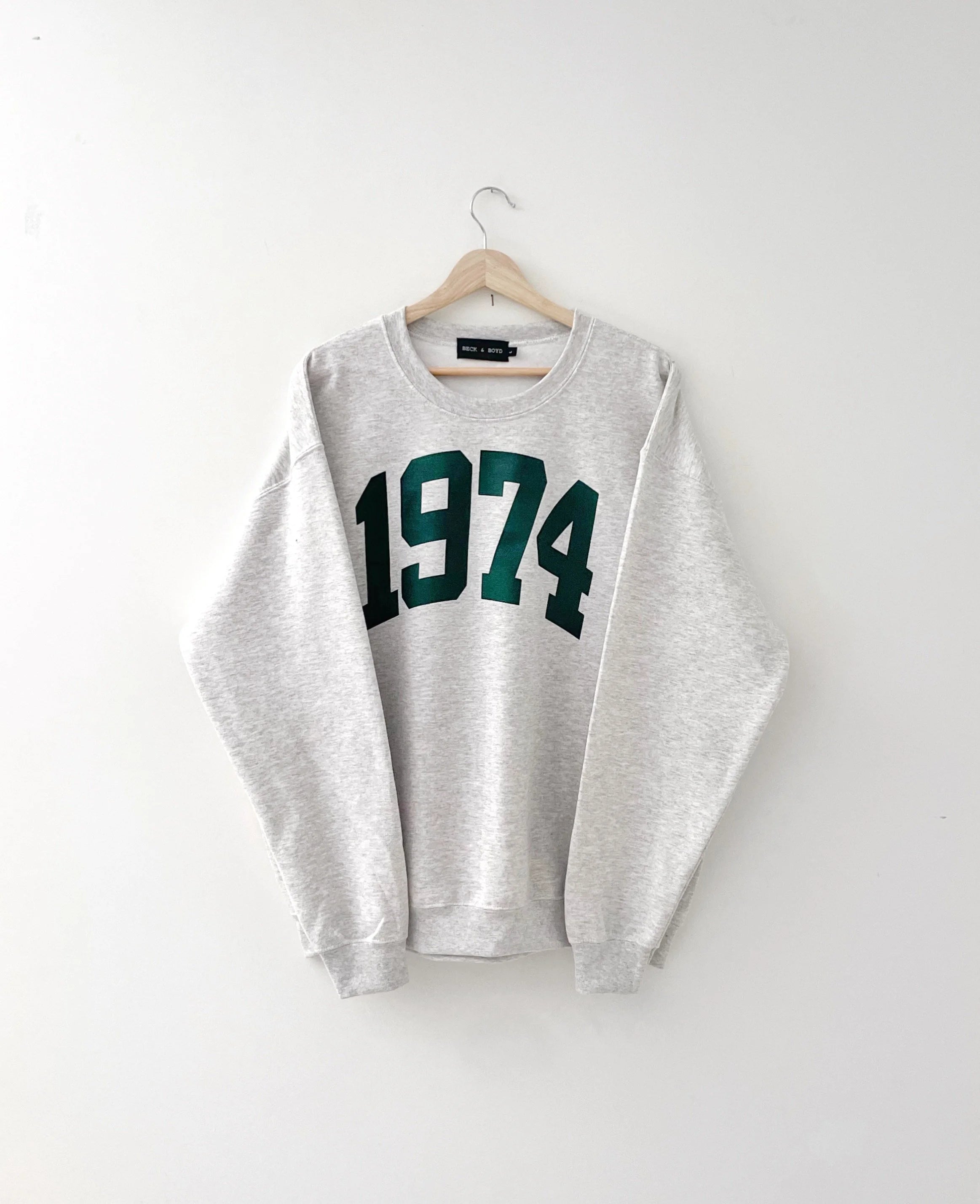 Grey sweatshirt with '1974' printed in green on a white background, 1974, 74, 50, birthday gift, 70s, cozy, sweatshirt, gift ideas