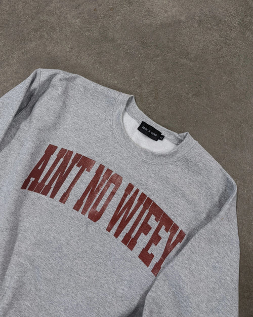 Grey sweatshirt with 'AINT NO WIFEY' text on a brown background, Wifey, single, Valentines day, aint no wifey, gift ideas, independent woman